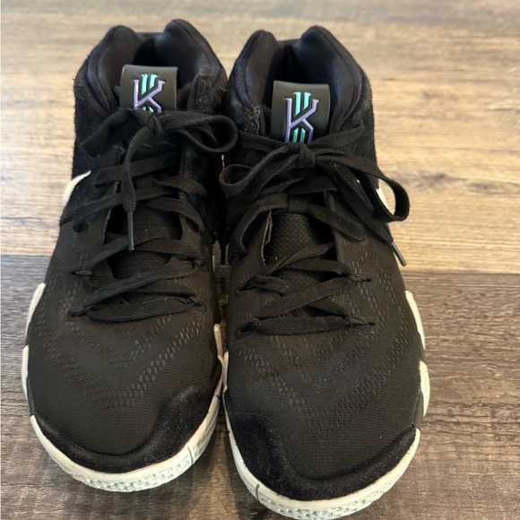 Nike Men’s Black Athletic Basketball Shoes with White Swoosh main image 7
